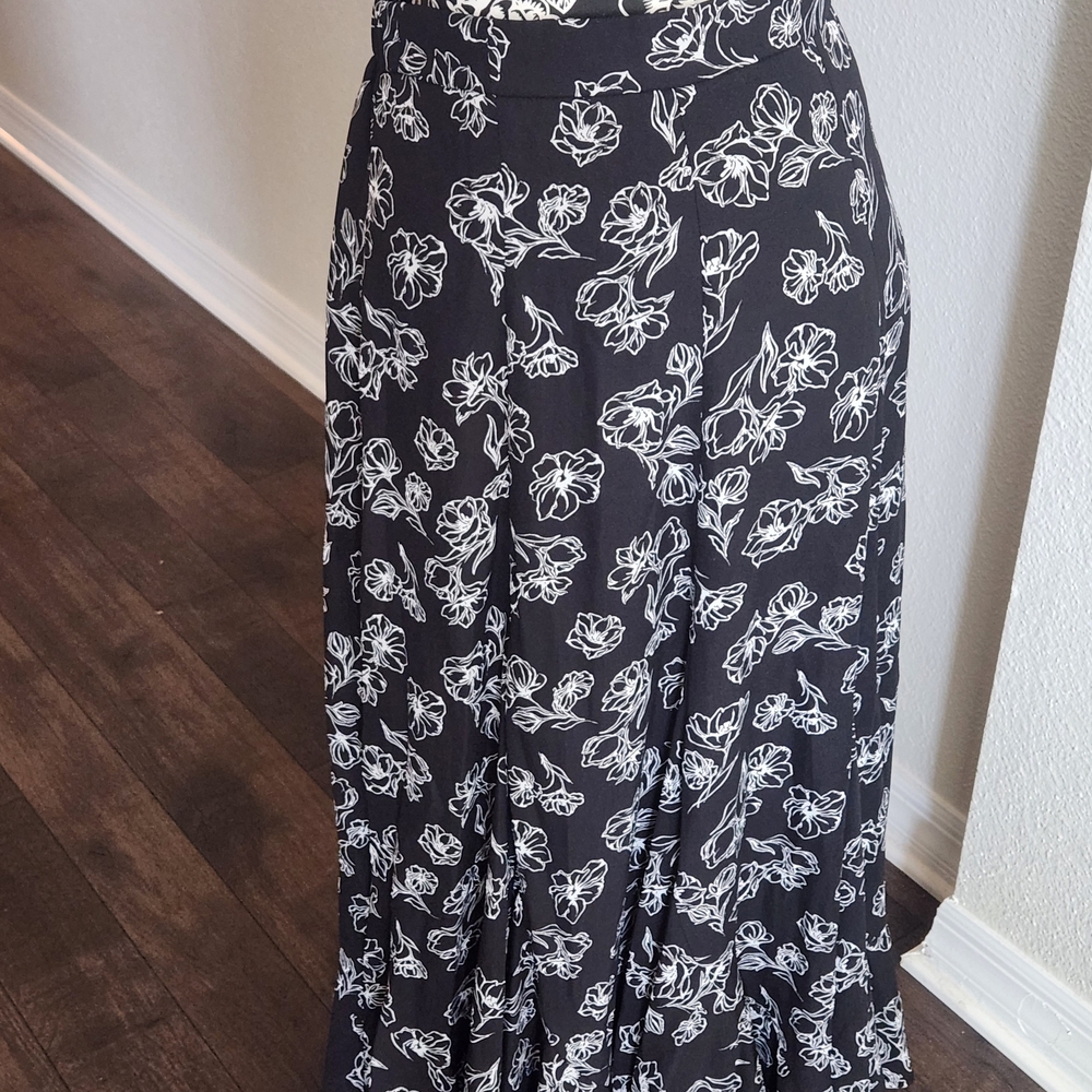 Chic Black and White Floral Maxi Skirt